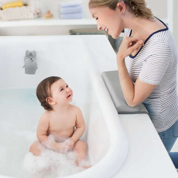 نحوه صحیح حمام کردن نوزاد