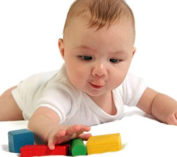 گرفتن اشیاء توسط کودک